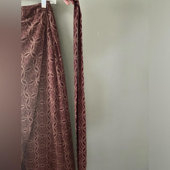 Maroon floral maxi skirt - Picture 4 of 4